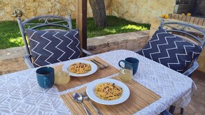 Villa, 3 Bedrooms, Balcony, Garden View | Outdoor dining