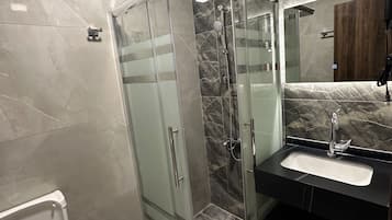 Apartment, 1 Bedroom, Accessible, Smoking | Bathroom