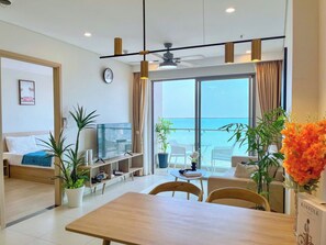 Apartment, 3 Bedrooms, Ocean View | Living area