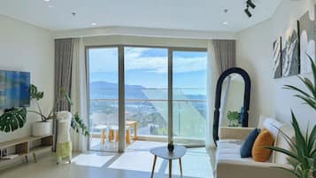 Studio | Living area | 55-inch flat-screen TV with cable channels