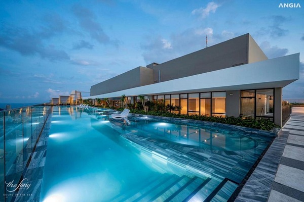 Piscine sur le toit