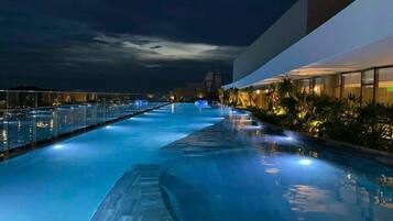 2 outdoor pools