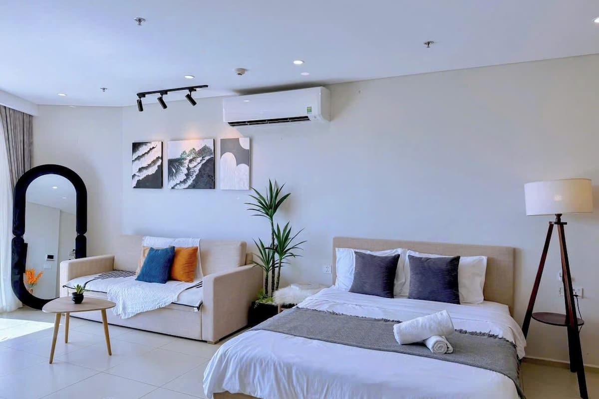Studio | Trang bị nội thất với thiết kế riêng biệt, bàn