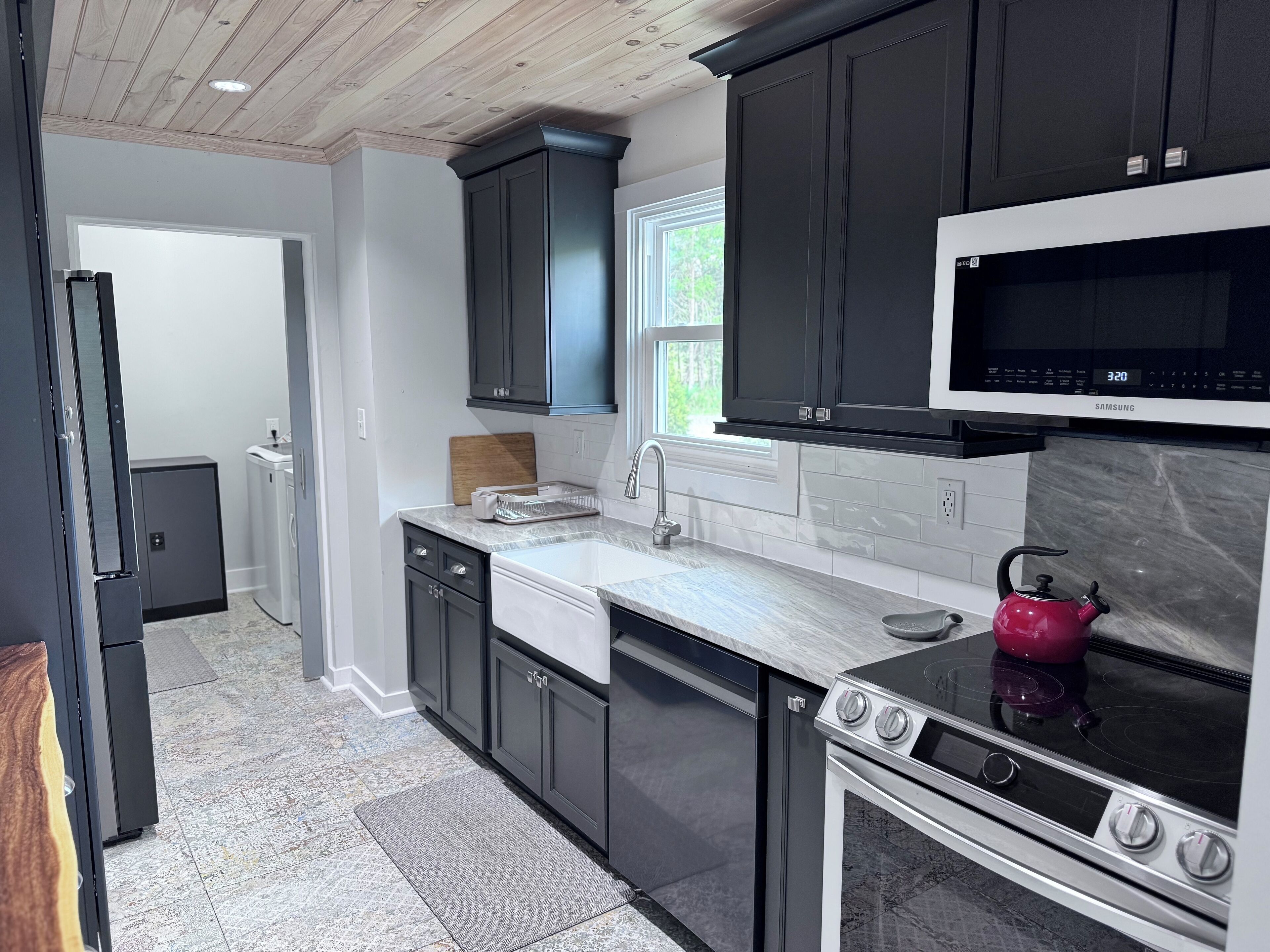 Mikrowelle, Ofen, Herdplatte, Geschirrspüler