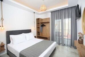 Apartamento luxo, vista para a cidade | Cofres nos quartos, ferros/tábuas de passar roupa, Wi-Fi de cortesia