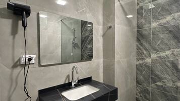 Apartment, 2 Bedrooms, Accessible, Smoking | Bathroom