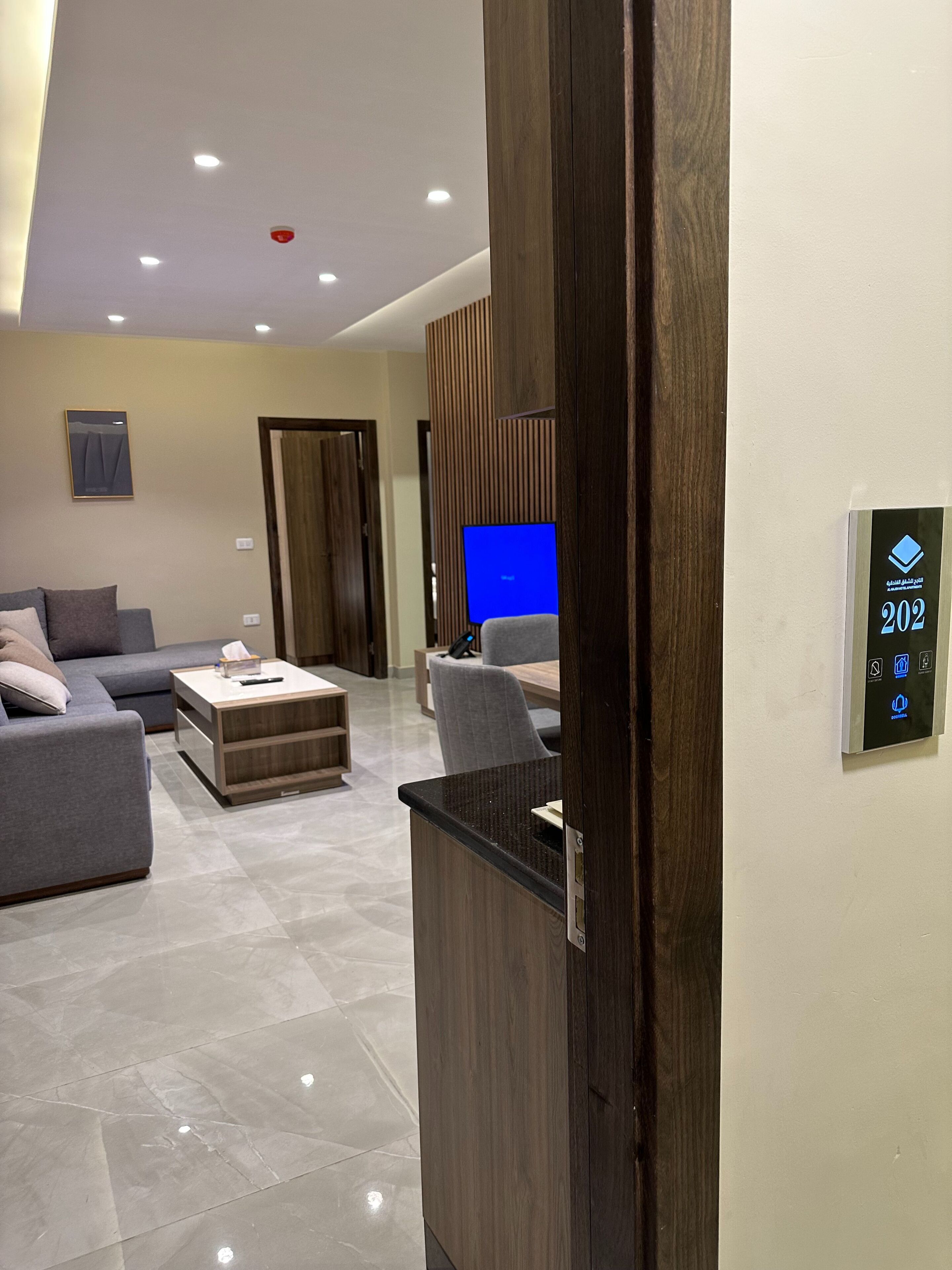Apartment, 2 Bedrooms, Accessible, Smoking | Living room