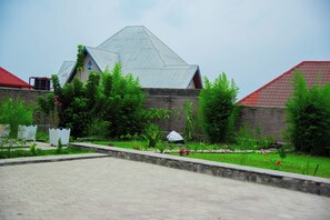 Hiking - THE TREKKER'S REST LODGE (Cyuve)