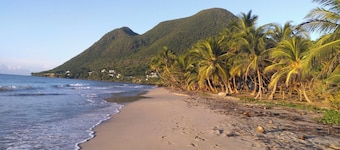 Quiet, air-conditioned bed and breakfast 200 m from Le Diamant beach.