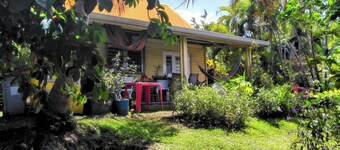 Quiet, air-conditioned bed and breakfast 200 m from Le Diamant beach.