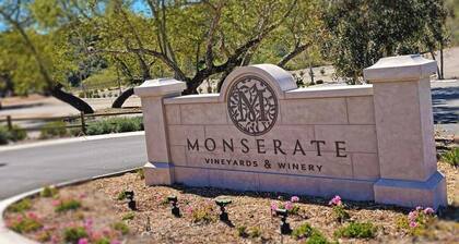 Newly built 1BR/bath hideaway, steps to Monserate Winery