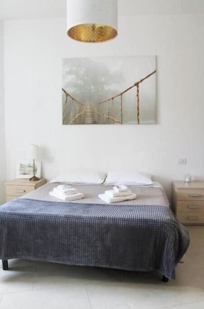 1 bedroom, WiFi, bed sheets