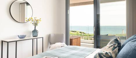 1 dormitori, planxa i posts de planxar, wifi i roba de llit