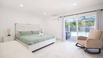 3 bedrooms, desk, iron/ironing board, travel crib