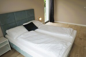 House | 5 bedrooms, individually furnished, bed sheets - New, Large Holiday Home for 6 People (gmina Wolin)