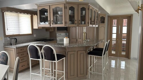 Private Spacious Home - Central Location