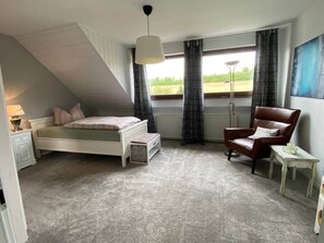 3 bedrooms, free WiFi, bed sheets