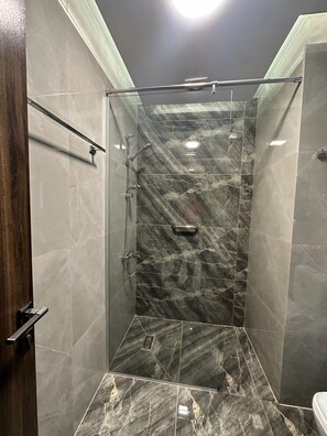 Apartment, 1 Bedroom, Accessible, Smoking | Bathroom