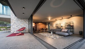Villa, 3 habitaciones, vista al lago | Área de sala de estar