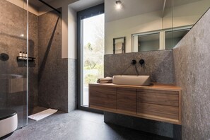 Villa, 3 camere da letto, vista lago | Bagno | Accappatoio, pantofole