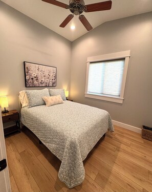 2 chambres, fer et planche à repasser, Wi-Fi, draps fournis