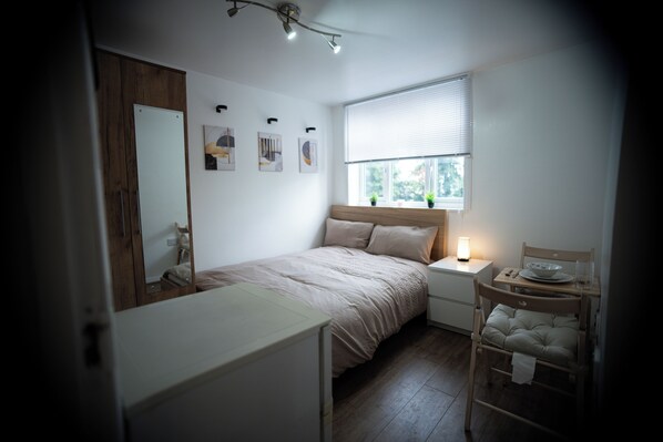 1 bedroom, WiFi, bed sheets
