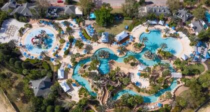 Family sized. Great Location. Shuttle to Disney. Waterpark. Access to amenities