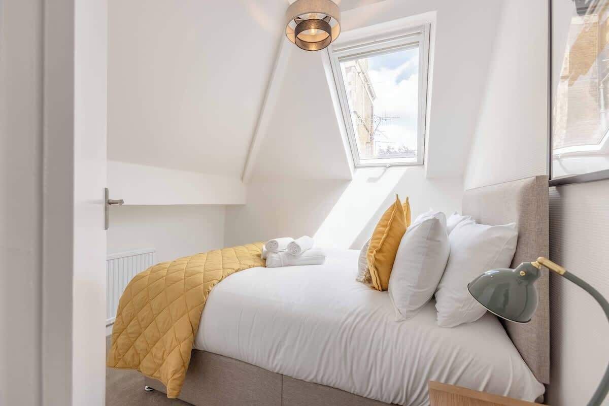 2 bedrooms, iron/ironing board, travel cot, WiFi