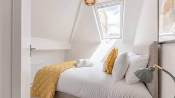 2 bedrooms, iron/ironing board, travel cot, WiFi