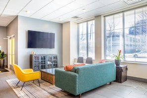 Smart TV, books, stereo