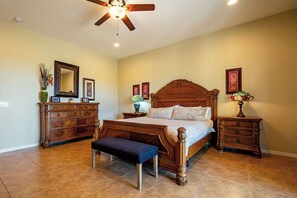 3 bedrooms, iron/ironing board, travel cot, WiFi - ‼️ Superstition Gecko | 3BR Retreat w/ Mtn Views (Apache Junction)