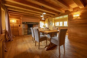 Dining - sleeps 4 in 1 double bedroom and 1 twin room (Nethybridge)