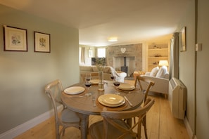Dining - Sleeps 4 in 1 double bedroom and 1 twin room (Nethybridge)