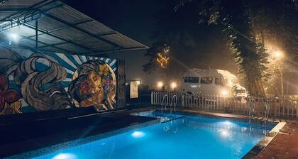 4 bedroom private pool bungalow at lakkidi