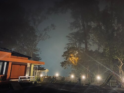 4 bedroom private pool bungalow at lakkidi