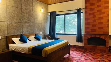 4 bedrooms, bed sheets