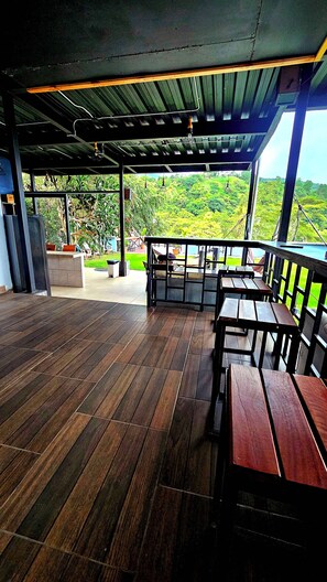 Comfort Double Room, Hill View | Living area - Blasina beer Hostel Boquete  (Boquete)
