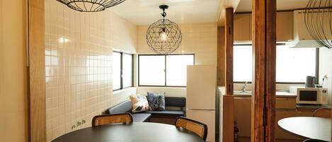 Basic Apartment, Non Smoking | In-room dining