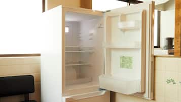 Basic Apartment, Non Smoking | Private kitchenette