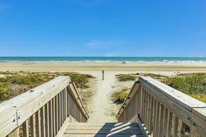 On the beach - Beachfront Views w/ Elevator, Multiple Decks + Community Pool & MORE! (Galveston)