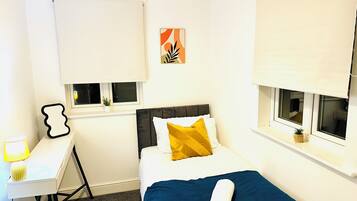 3 bedrooms, iron/ironing board, WiFi, bed sheets