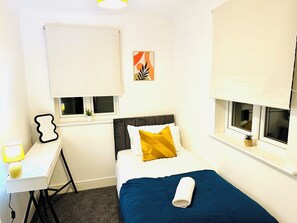 3 chambres, fer et planche à repasser, Wi-Fi, draps fournis
