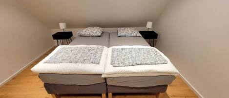 3 bedrooms, iron/ironing board, WiFi, bed sheets