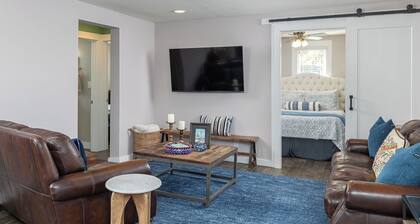 Buttercup Bungalow; charming 1925 "giraffe" country house 3 min from XNA