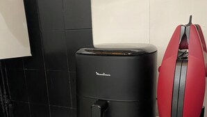 Kaffetrakter/tekoker, kjøleskap, mikrobølgeovn og ovn