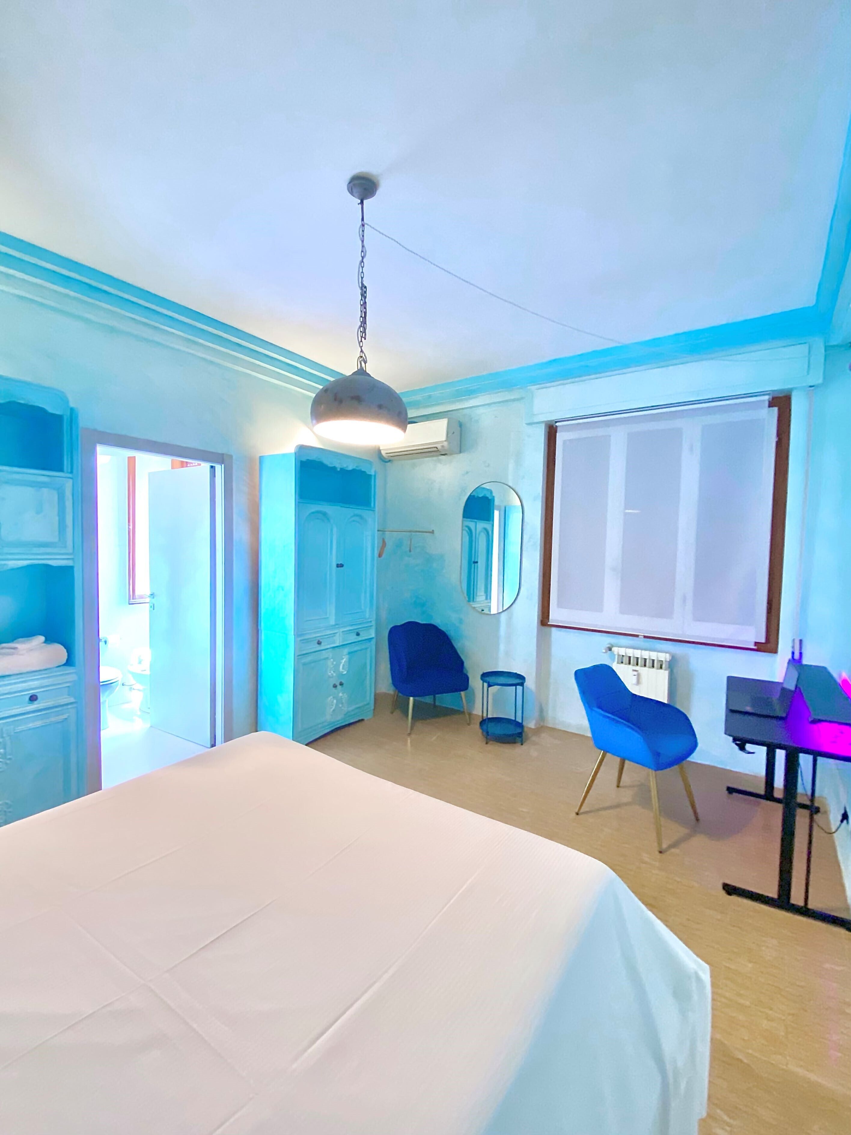 Deluxe-Zimmer, Stadtblick | Badezimmer | Dusche, Haartrockner, Handtücher, Seife