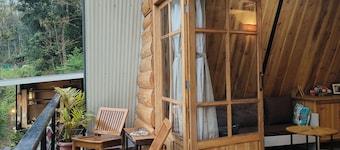 Amazing 2 bedroom house with WiFi in Gangtok A frame cottage, peaceful place