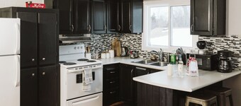 Burnt River Waterfront- Kayaks, Hot tub, WiFi