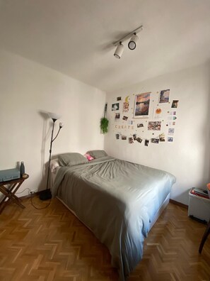 3 bedrooms, bed sheets