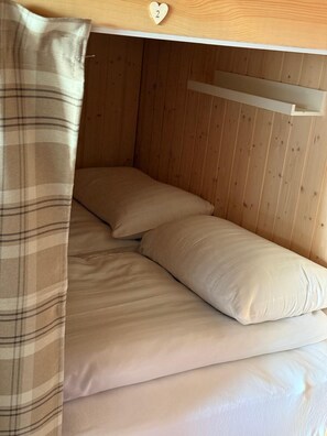 Free WiFi - The Fox Hostel (Hrífunesvegur)